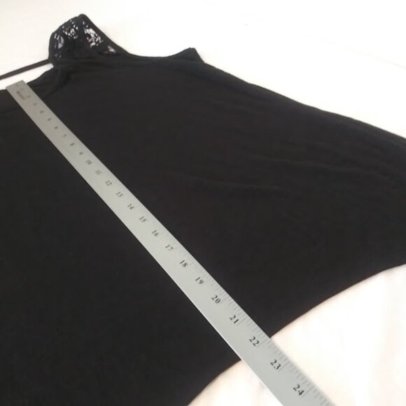 Disney women's size XL (15-17) black and white top - Picture 9 of 14